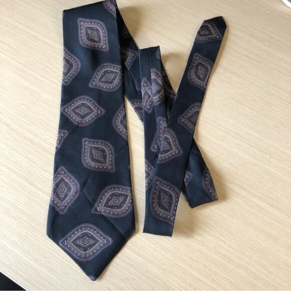💕2/$30 💕Andriano 100% Silk Patterned Tie - Picture 1 of 4
